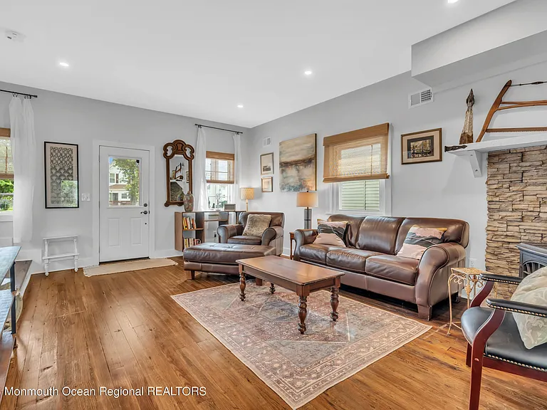 237 Bay Ave — Photo 7