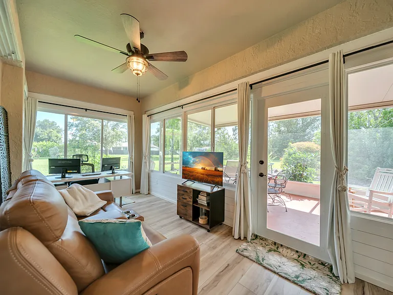 1358 Hedgewood Cir — Photo 25