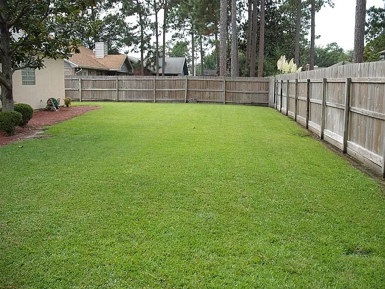 604 Mallory Dr — Photo 4