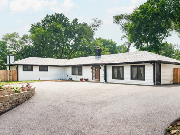 3N544 Bittersweet Rd, St Charles, IL 60175