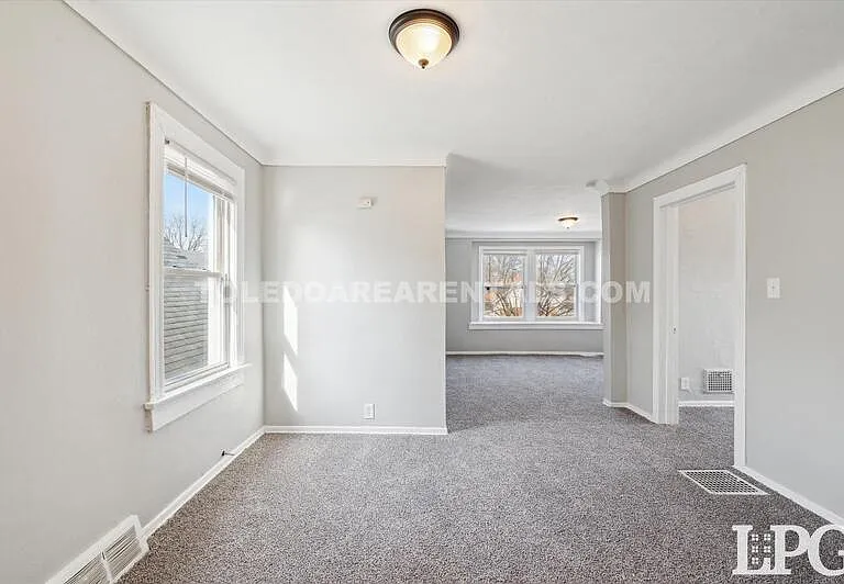 340 E Lake St — Photo 10