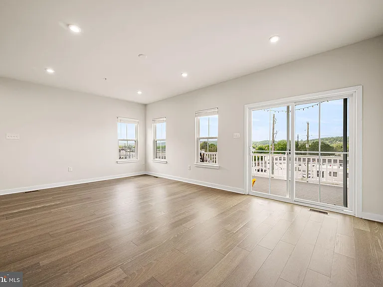 220 Chase Dr — Photo 14