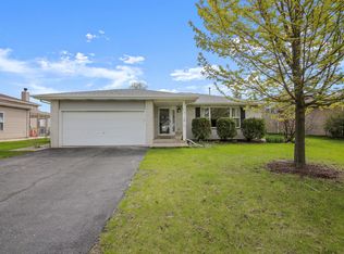 210 Steamboat Ln, Bolingbrook, IL 60490