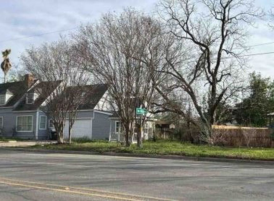 820 E Colorado St, Pearsall, TX 78061 Zillow