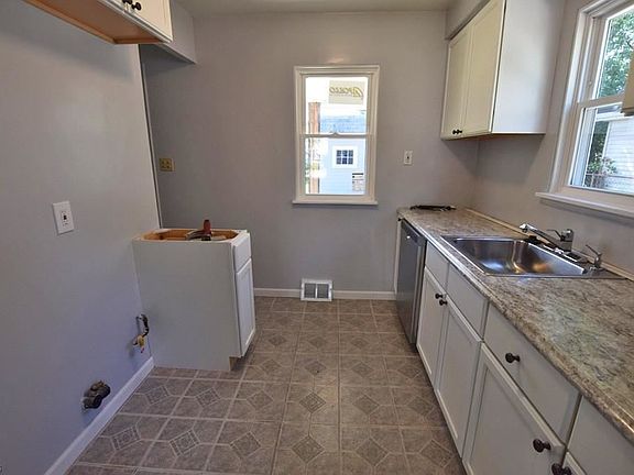 5th image of 27030 Shirley Ave