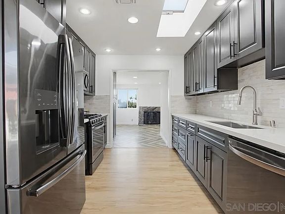 5th image of 4231 Thomas St