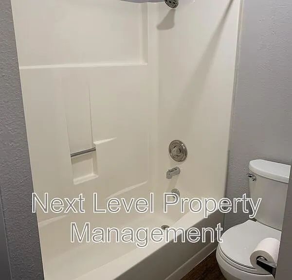 178 Rosewood Dr #D — Photo 6