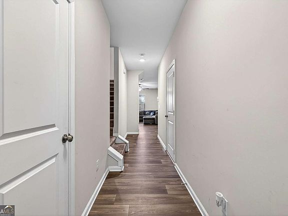4th image of 2805 Ridgeview Dr SW