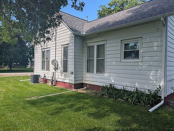 3rd image of 601 E 1st St