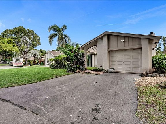 4th image of 13465 SW 108th Street Cir S