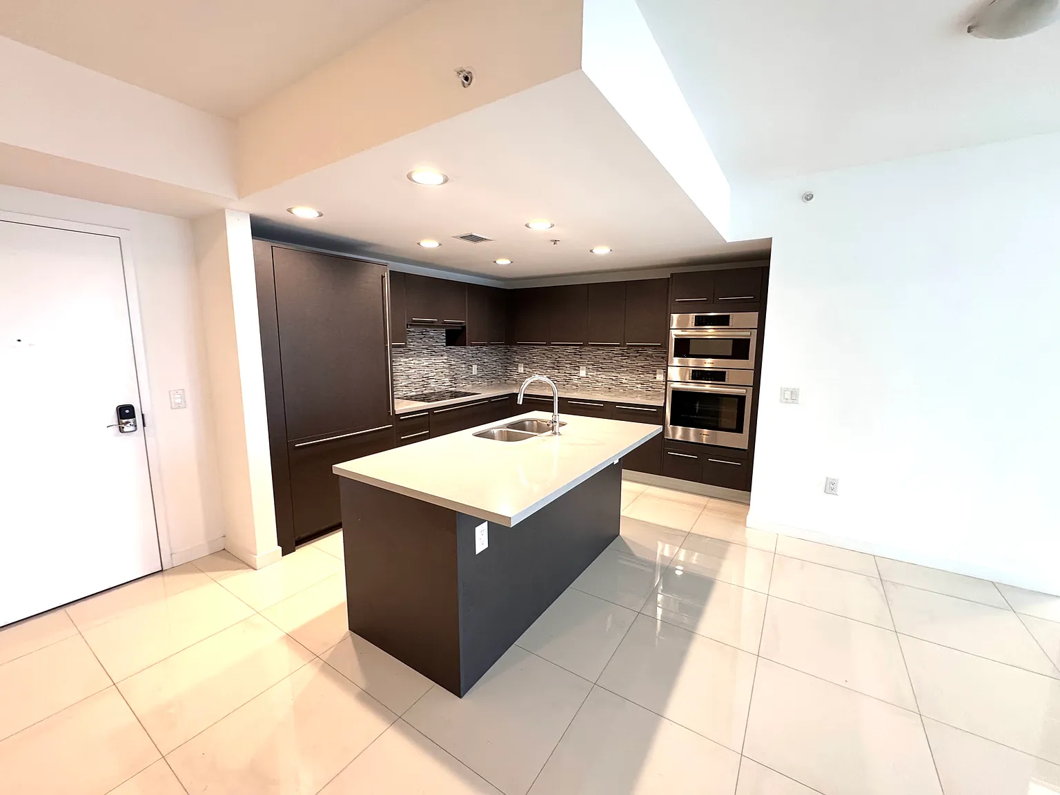 2 bed, 1244 sqft, $3,100 — Photo 4