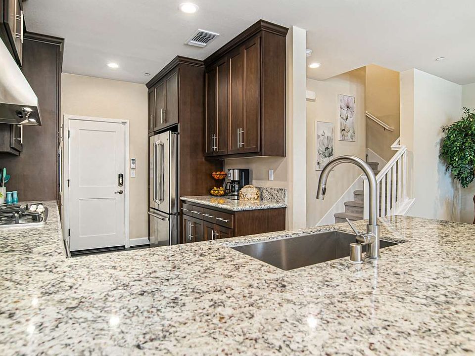 1st image of 530 Sandalwood Dr