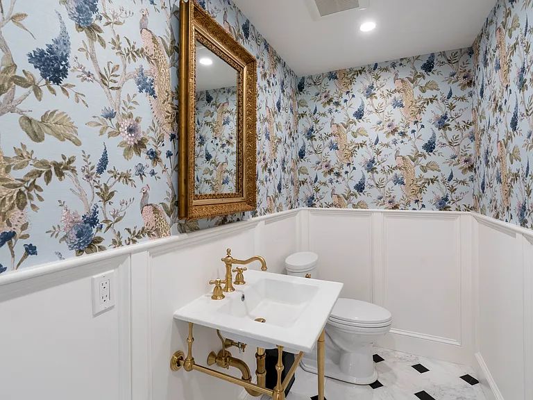 11 Shinnecock Rd — Photo 2