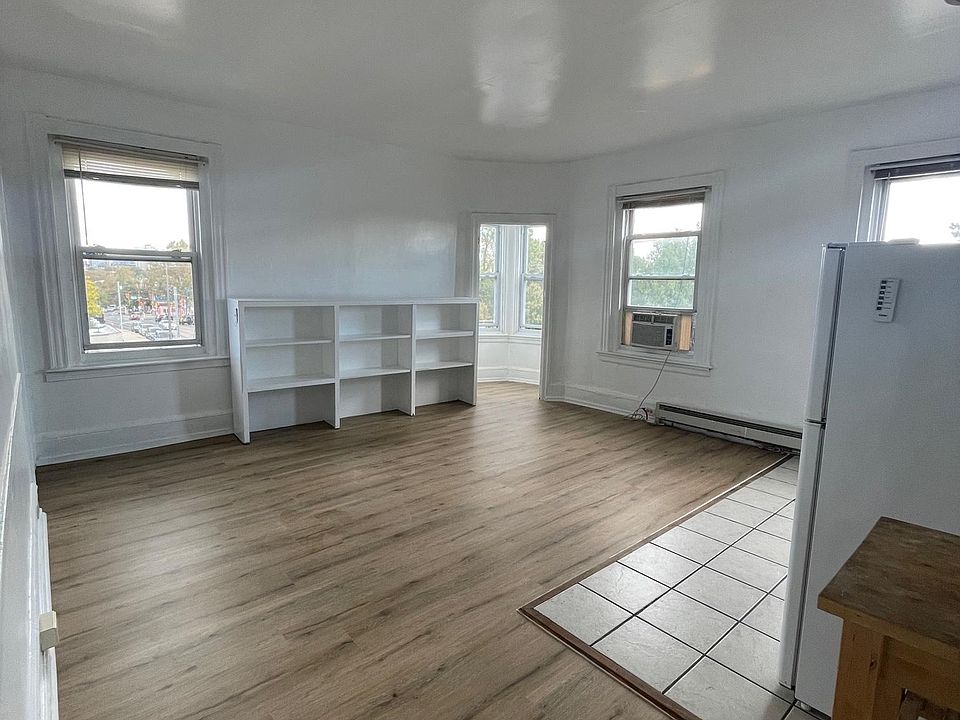 1st image of 4801 Woodland Ave #3F