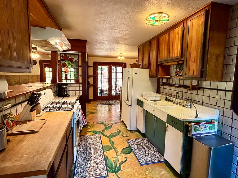 452 Spruce Ave — Photo 3