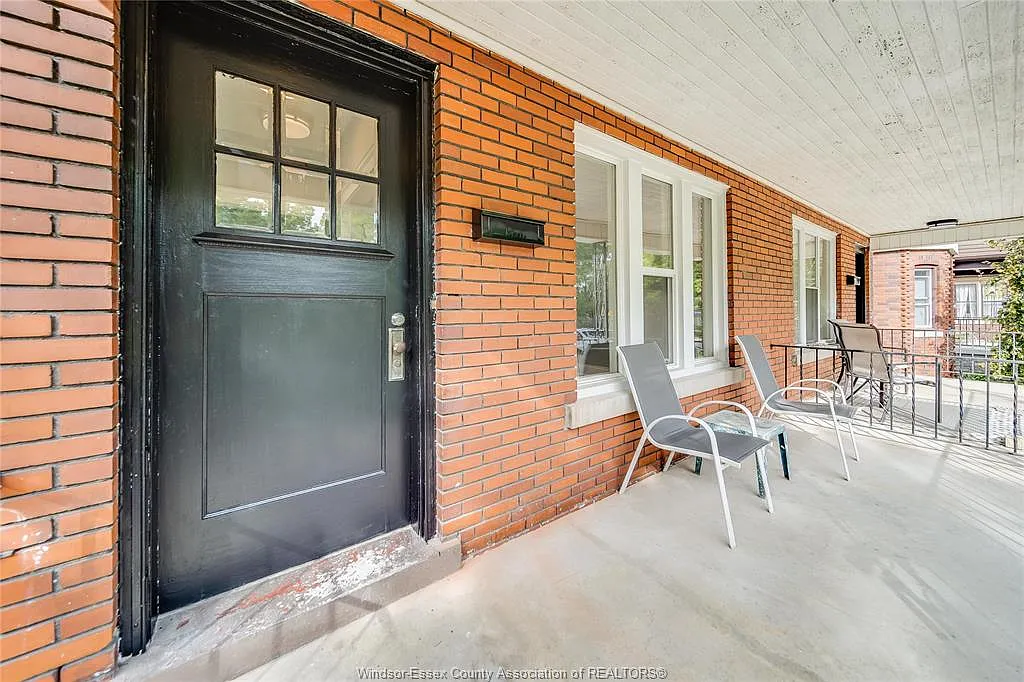 3 bed, $2,500 — Photo 2