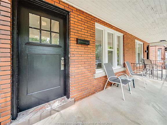 2nd image of 1029 Chilver Rd