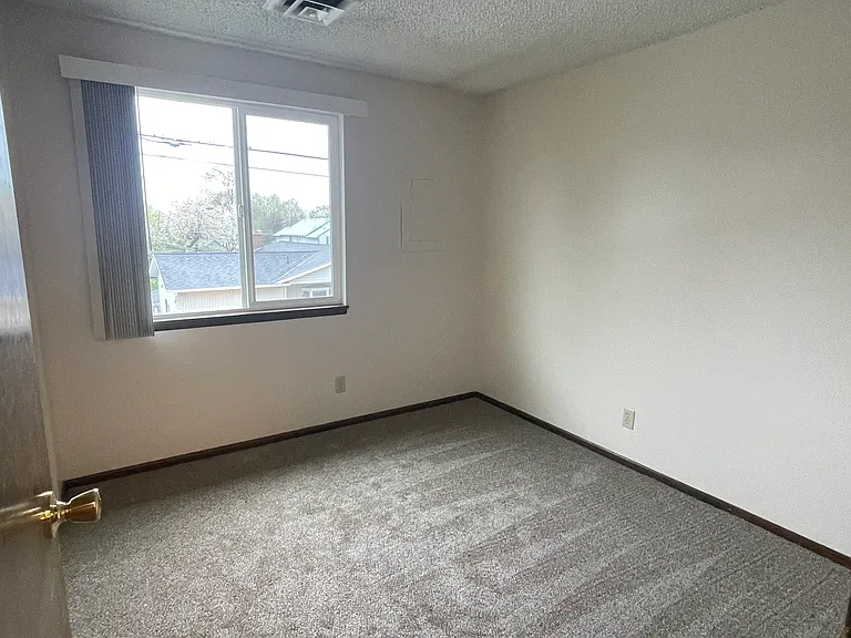 301 Jefferson Ave — Photo 4