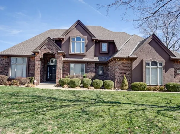 2026 NE Waterfield Pl, Blue Springs, MO 64014