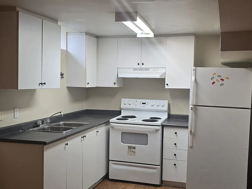 11 Charlton Ave #BASEMENT