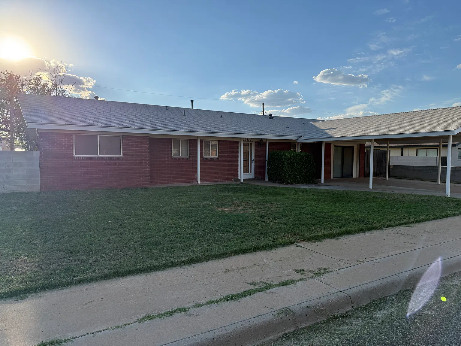 4 bed, 2041 sqft, $2,250 — Photo 2