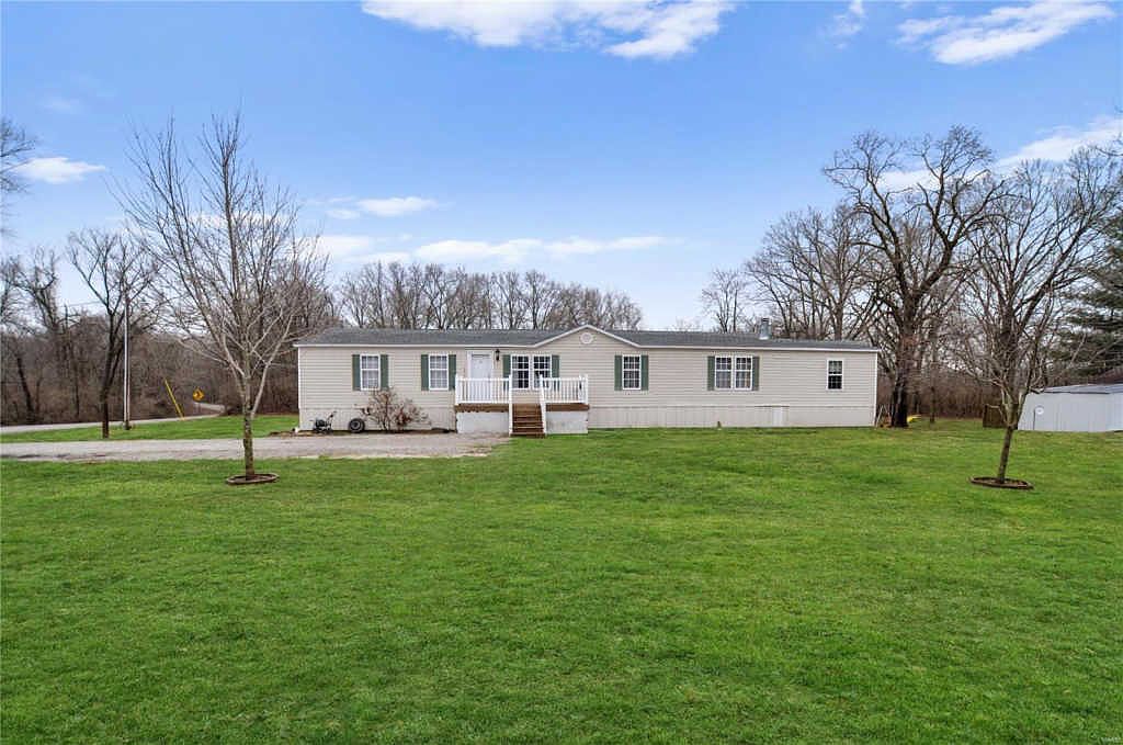 7084 Triple Lakes Rd, Millstadt, IL 62260 | Zillow