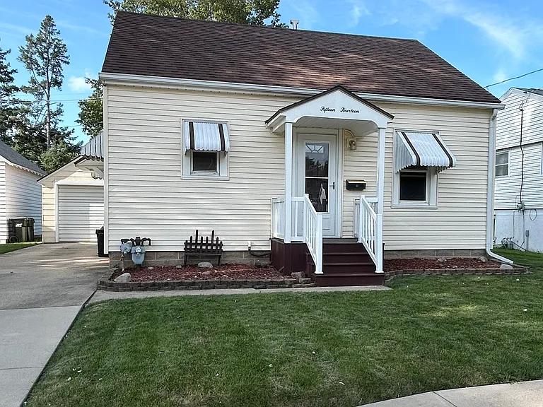 1514 E 16th St — Photo 1