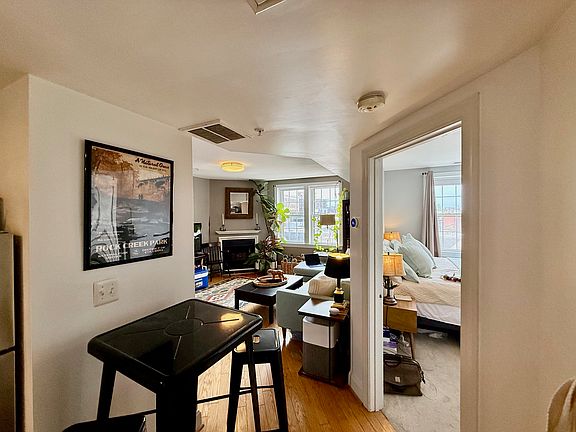 Cozy Dining Area