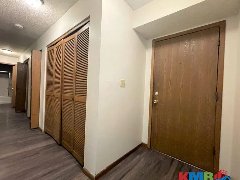 418 S Van Buren St — Photo 4