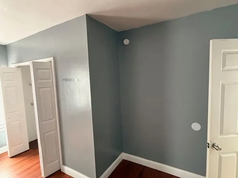 925 Xenia Ave — Photo 10