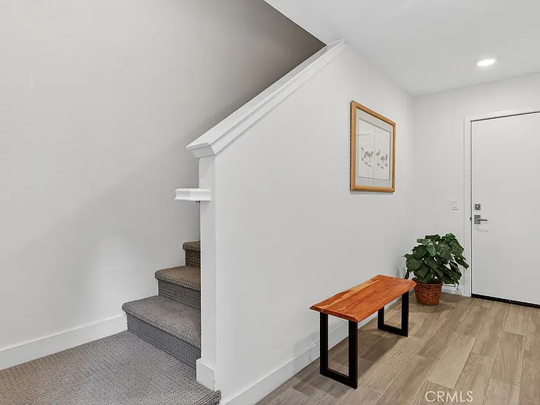 985 Doheny Way — Photo 3
