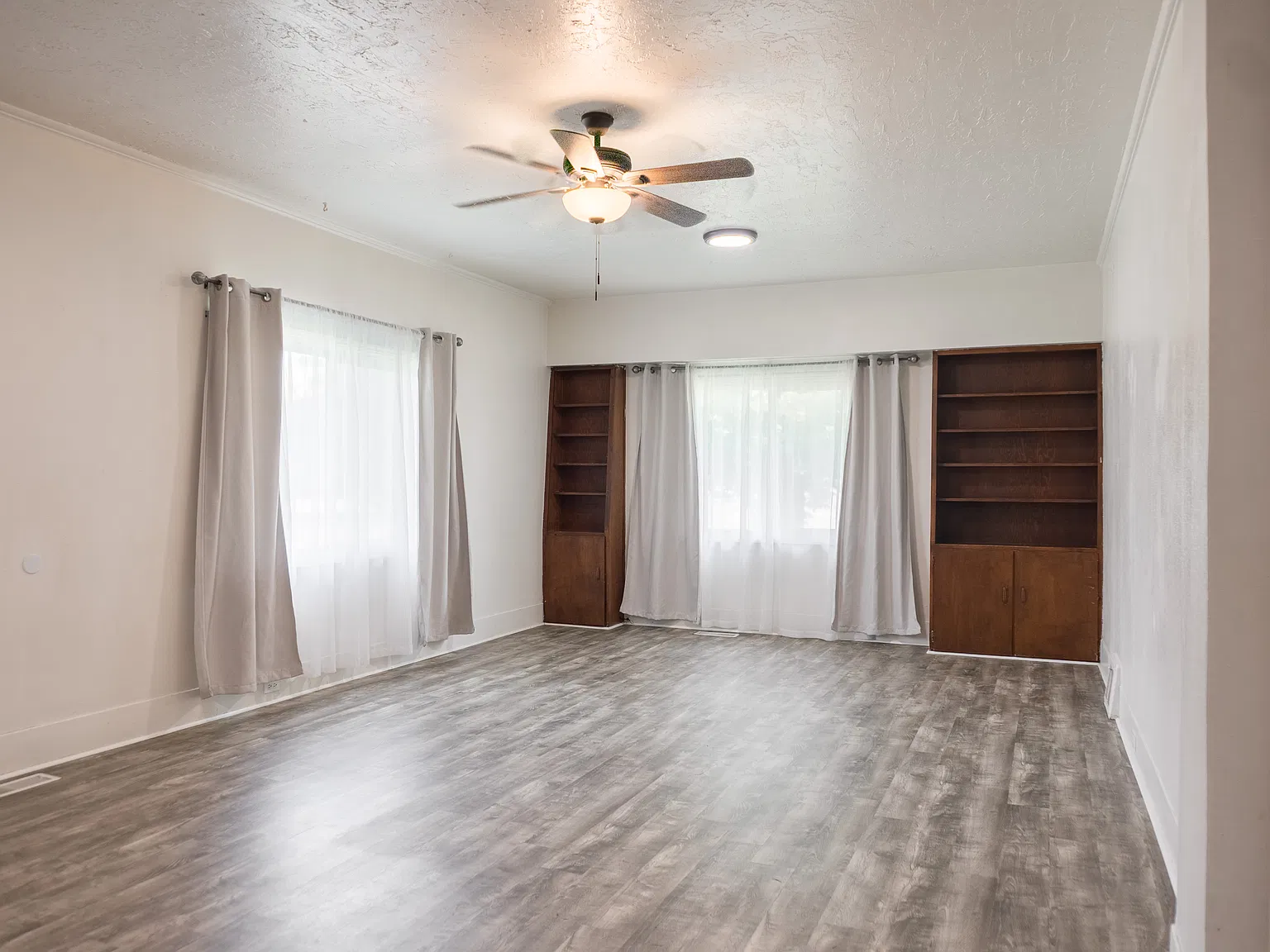 3 bed, 1400 sqft, $1,500 — Photo 2