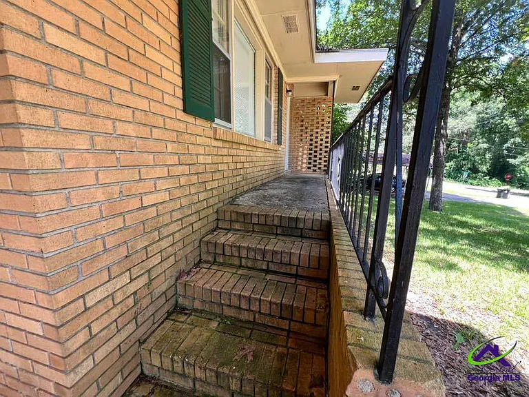 609 Arrowhead Trl — Photo 3