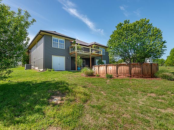 4th image of 300 Fieldstone Road