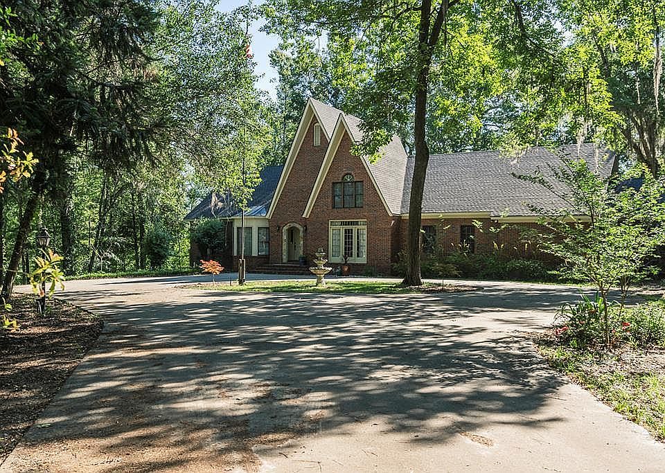 1st image of 152 Lakeview Dr