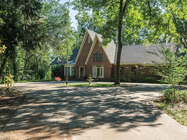 152 Lakeview Dr, Jesup, GA 31545