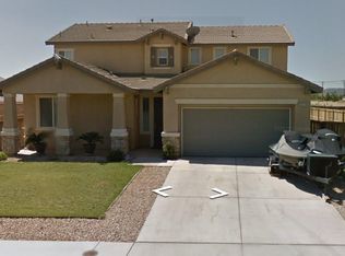 13713 Truman St, Oak Hills, CA 92344