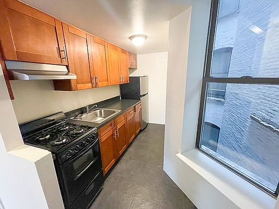 4th image of 303 E 94th St #1J