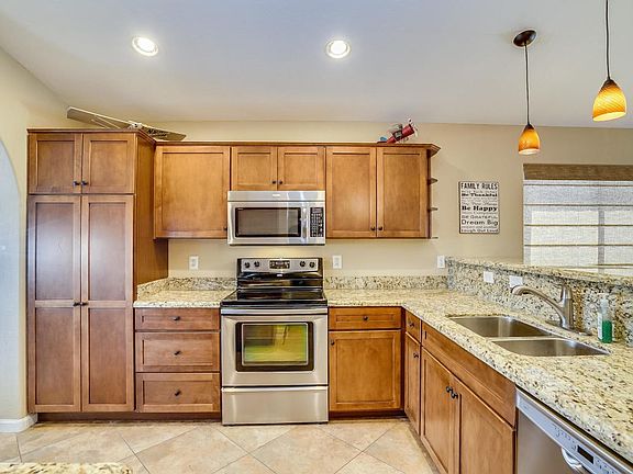 Upgraded cabinetry and granite