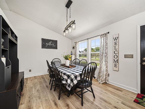 5th image of 200 Buckboard Ln