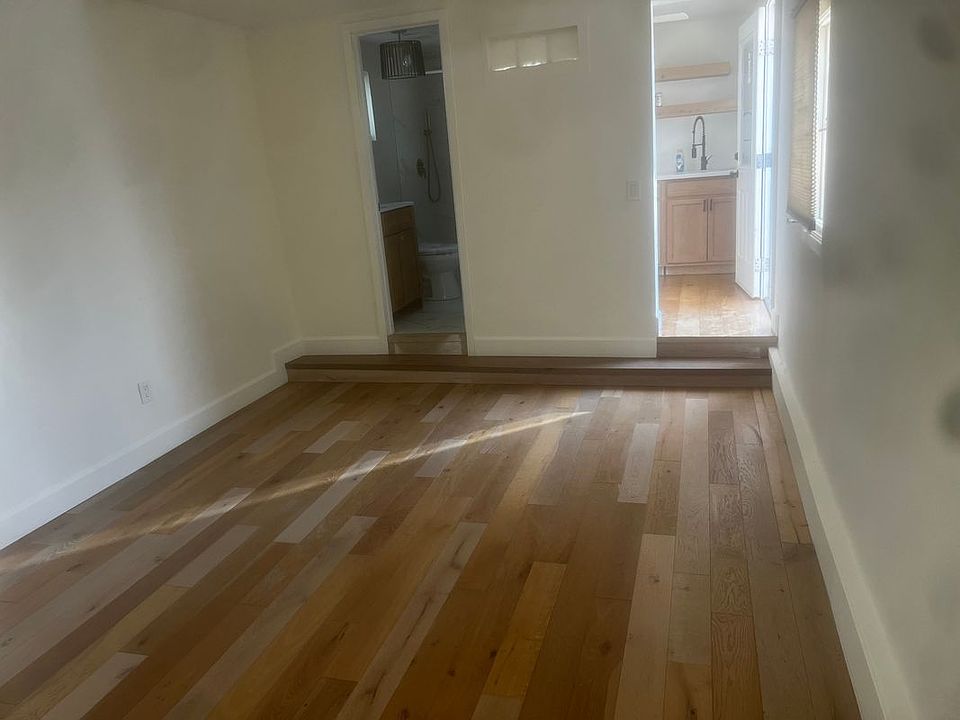 2nd image of 324 W 121st St #Adu