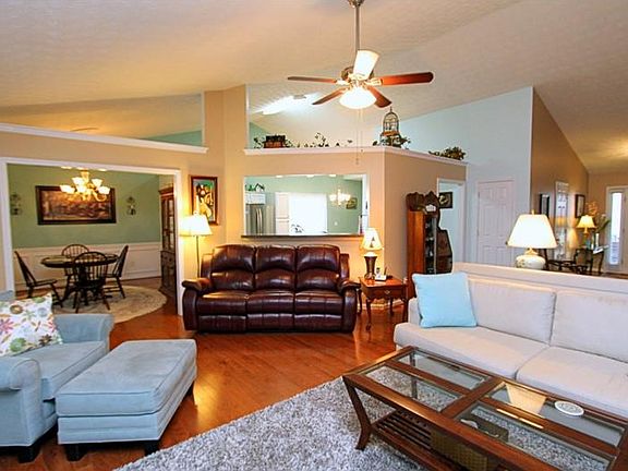 5th image of 445 Ballyshannon Dr