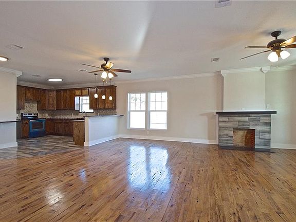 4th image of 2601 Homan Ave