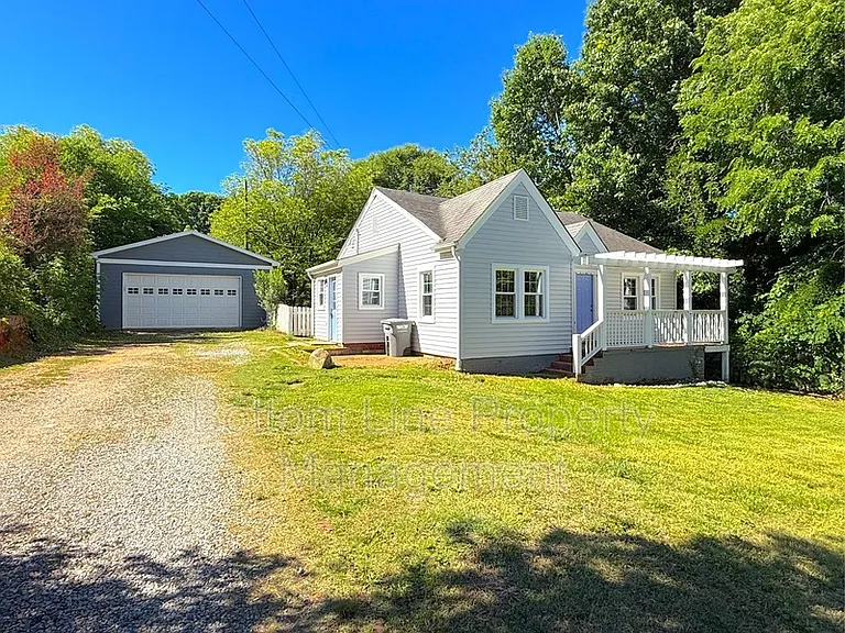 607 Gaston Ave — Photo 2
