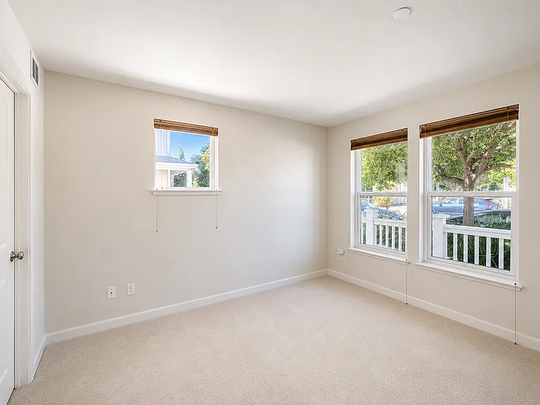1911 Aberdeen Ln — Photo 11