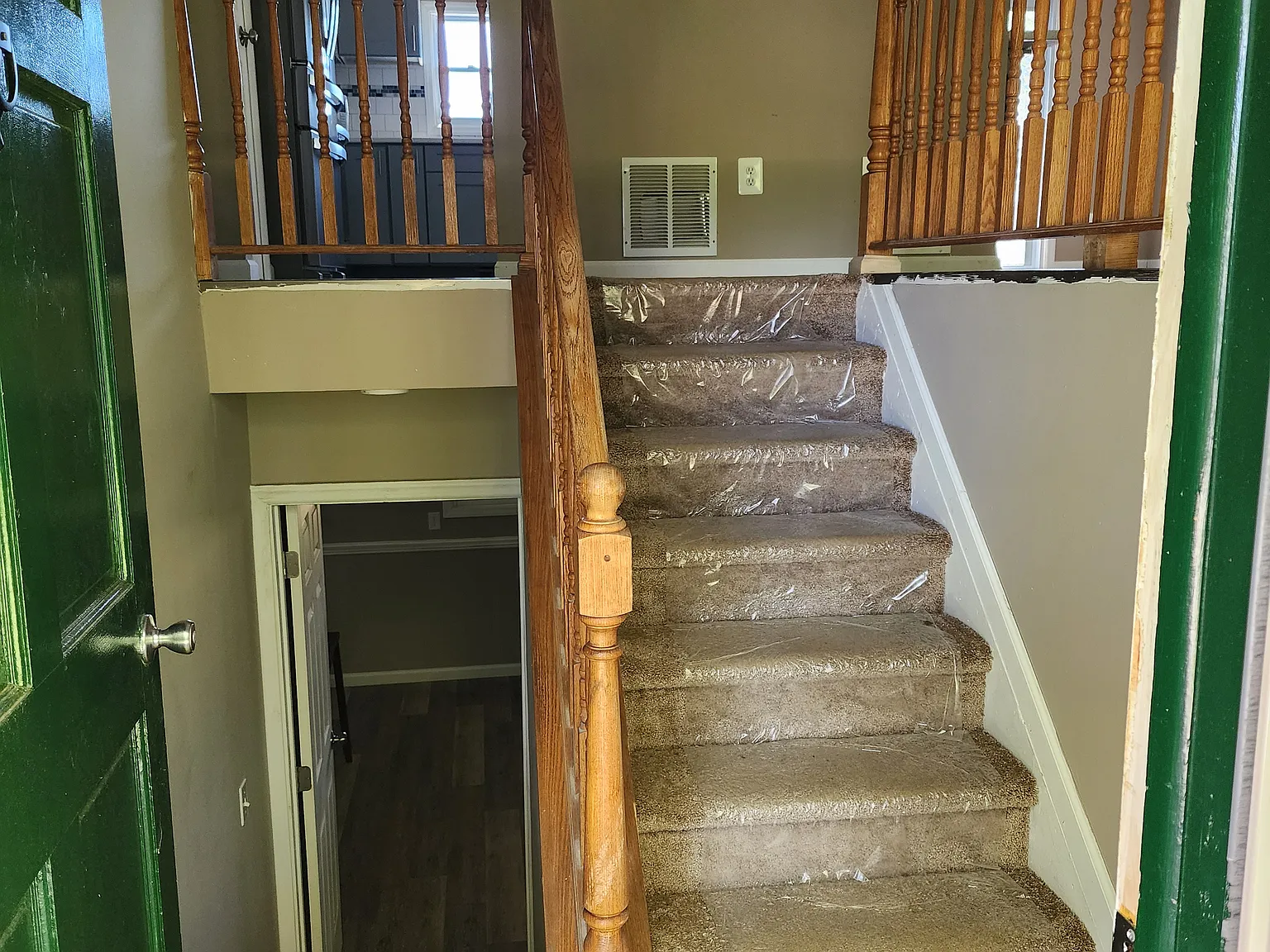 4 bed, 1.5 bath, 2100 sqft, $4,200 — Photo 4
