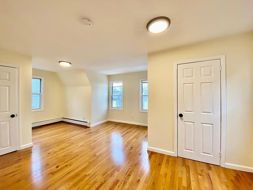 1st image of 533 S Clinton St Floor 3