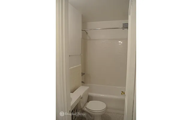 Rented by Douglas Elliman | media 19