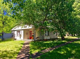 125 11th St, Carmi, IL 62821