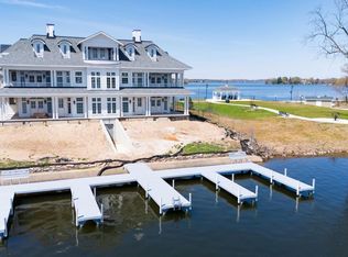 503 N Lake Rd #1, Oconomowoc, WI 53066